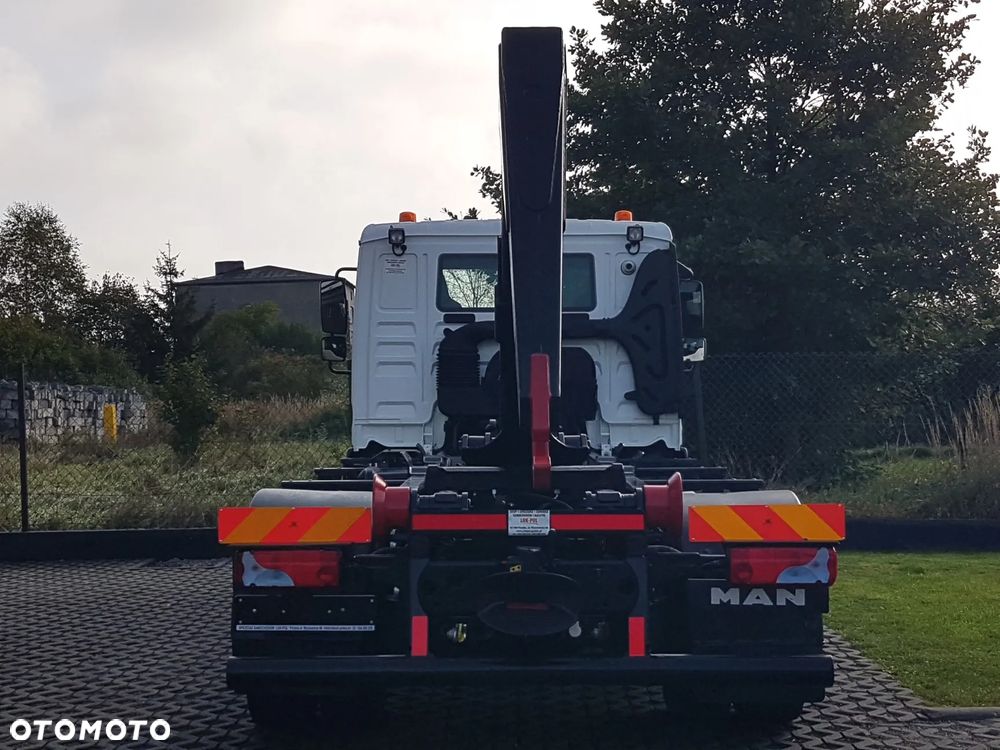MAN TGL 12.220 HAKOWIEC 4x2 KLIMA - 24
