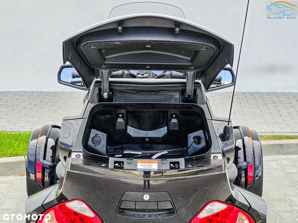 Can-Am Spyder - 24