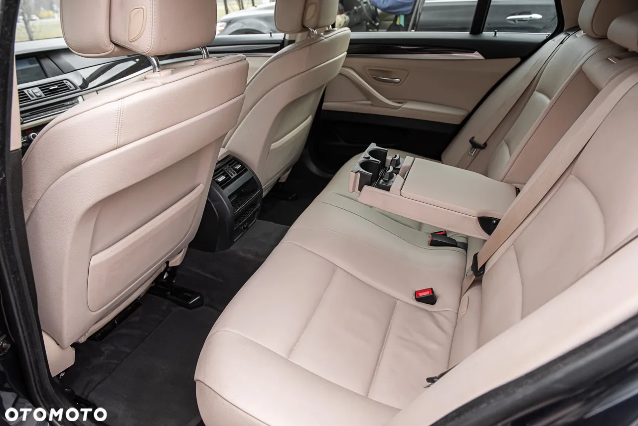 BMW Seria 5 520d Touring Luxury Line - 10