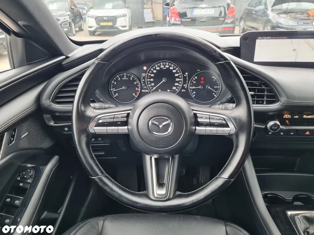 Mazda 3 SKYACTIV-G 2.0 M-Hybrid - 16