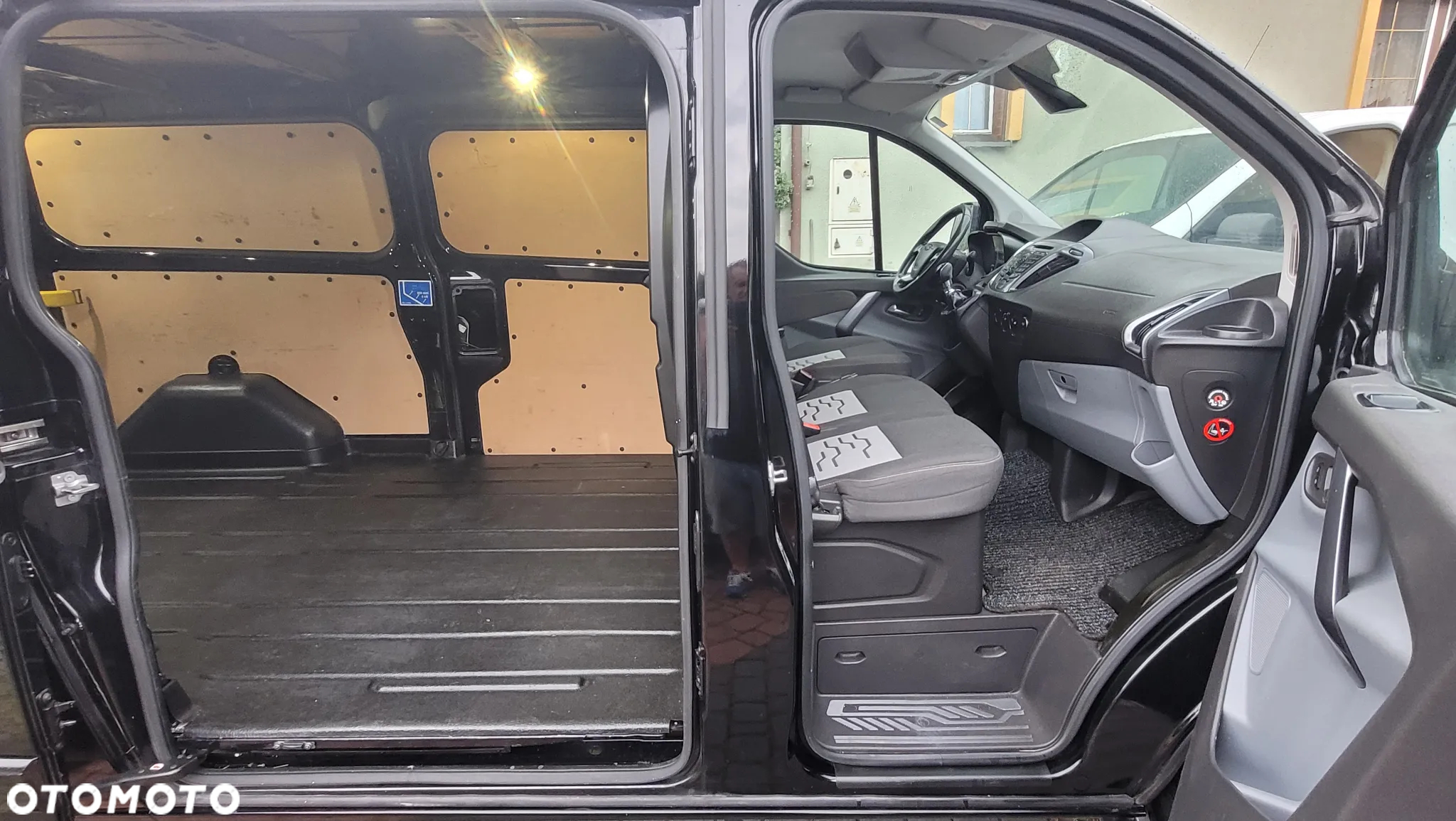 Ford TRANSIT CUSTOM LIMITED L2 2.2TDCI-155PS - 11