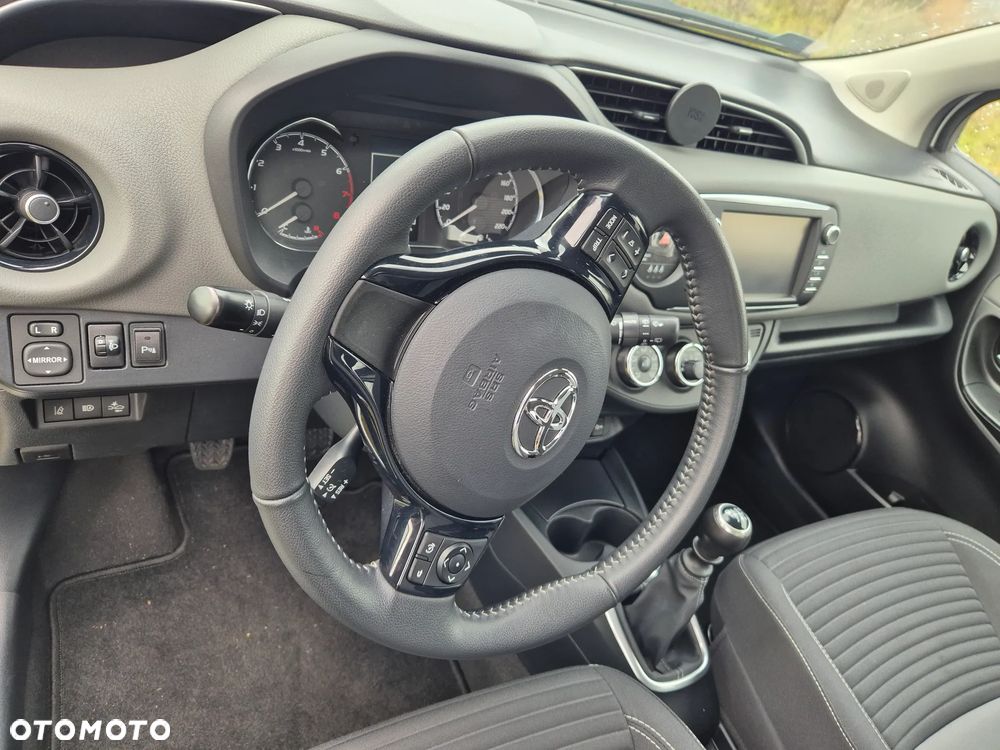 Toyota Yaris 1.5 Premium - 9