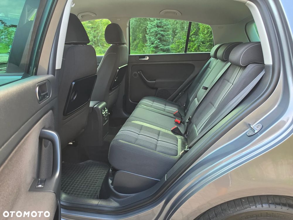 Volkswagen Golf Plus 1.6 TDI Comfortline - 26
