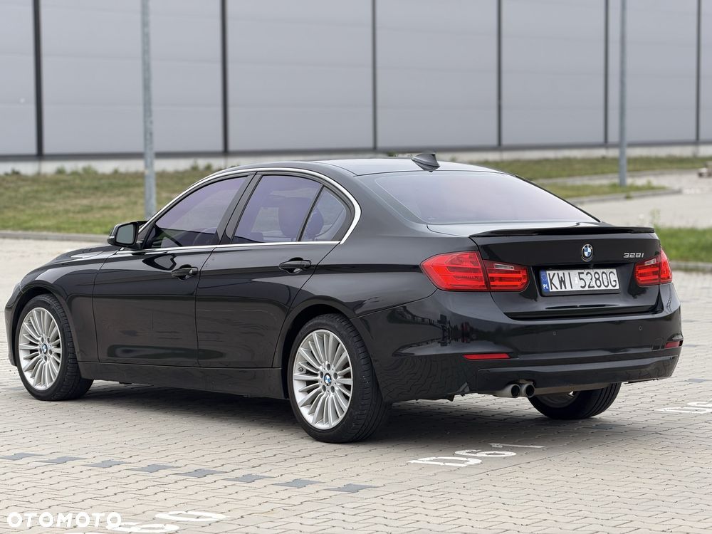 BMW F30 2013 photo 4
