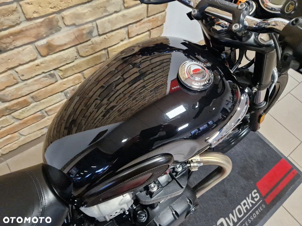 Triumph Bonneville - 26