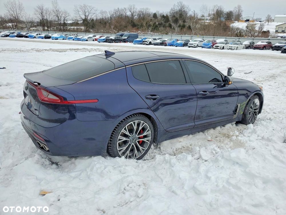 Kia Stinger - 3