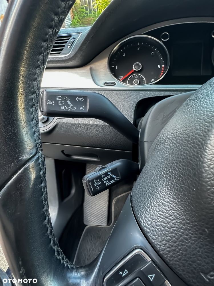 Volkswagen Passat 2.0 TDI Highline - 28