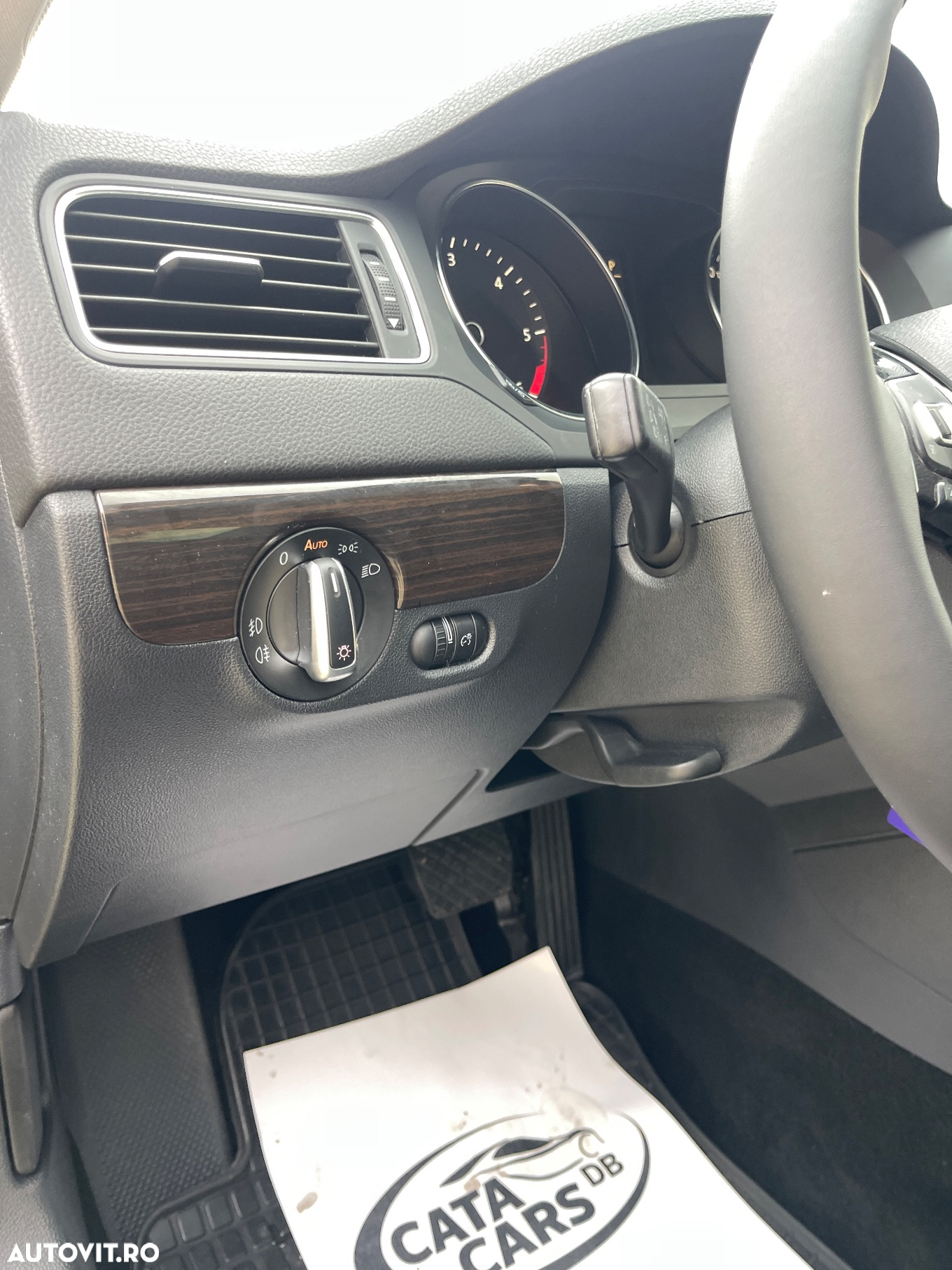 Volkswagen Jetta - 31