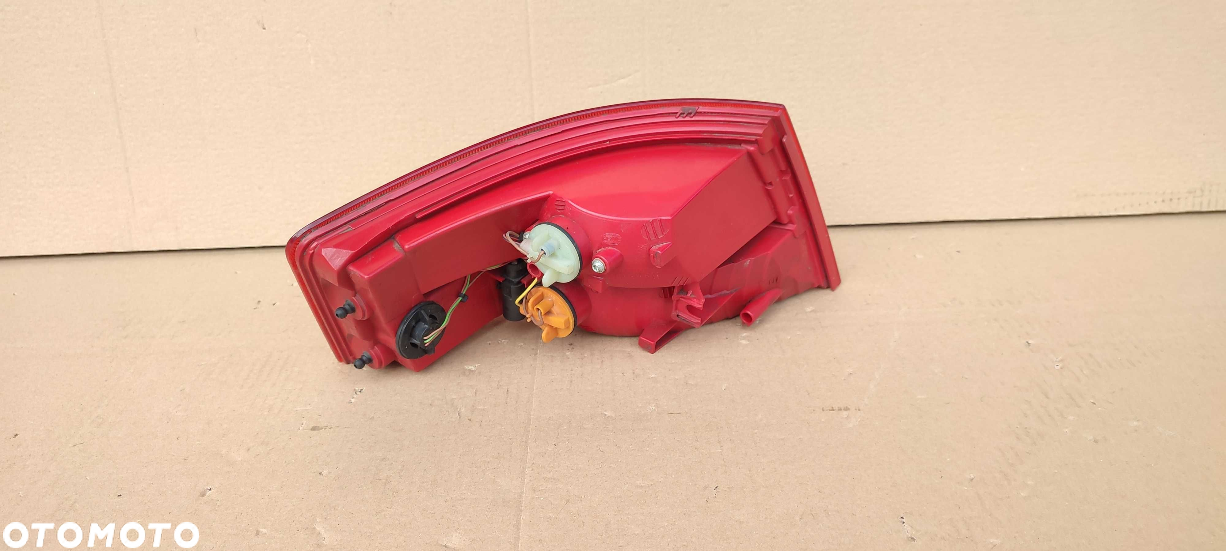 AUDI A3 8P 8P7 cabrio lampa prawa tył tylna w błotnik idealna oryg EU - 4