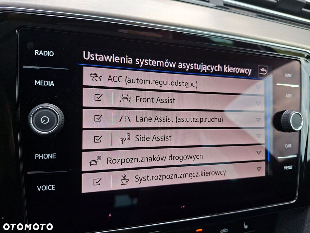 Volkswagen Passat - 16