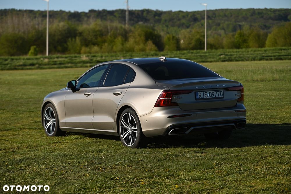 Volvo S60 T5 R-Design - 3