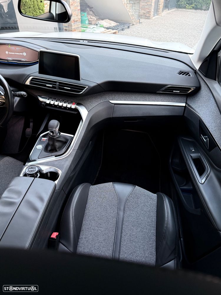 Peugeot 3008 PureTech 130 Stop & Start GPF Allure Pack - 10