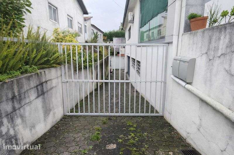 Armazém Amplo e Bem Localizado em Nogueira do Cravo-Oliveira Azemeis - Grande imagem: 5/5