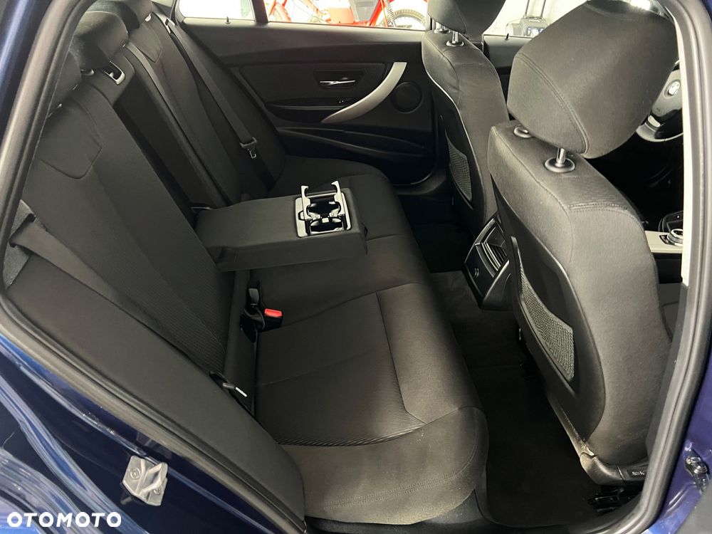 BMW Seria 3 318i Edition Luxury Line Purity - 26
