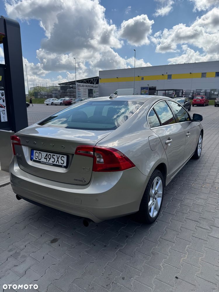 Volvo S60 T3 Momentum - 5