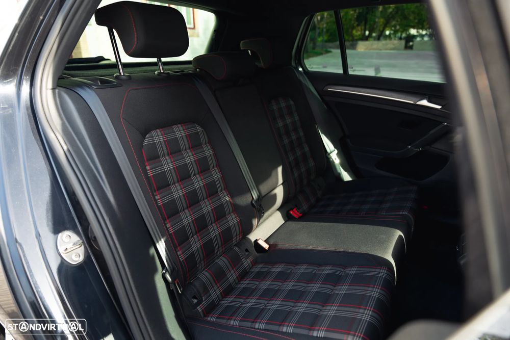 VW Golf 2.0 TSI GTI DSG Performance - 21