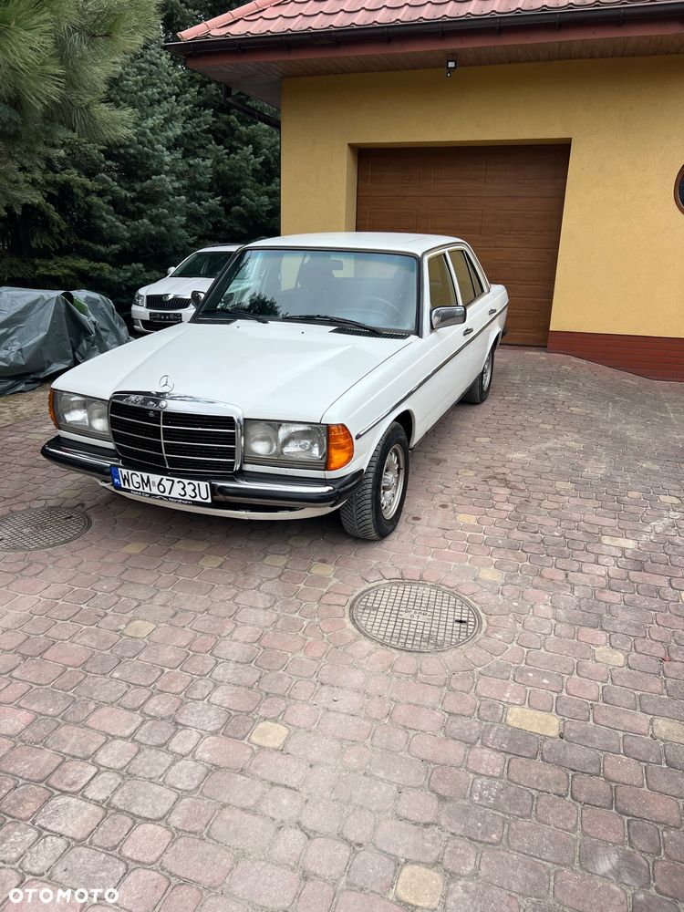 Mercedes-Benz W123 - 28
