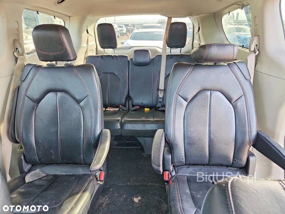 Chrysler Pacifica - 7