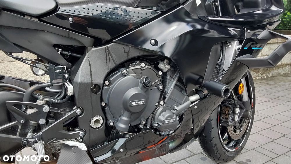 Yamaha R1 - 4
