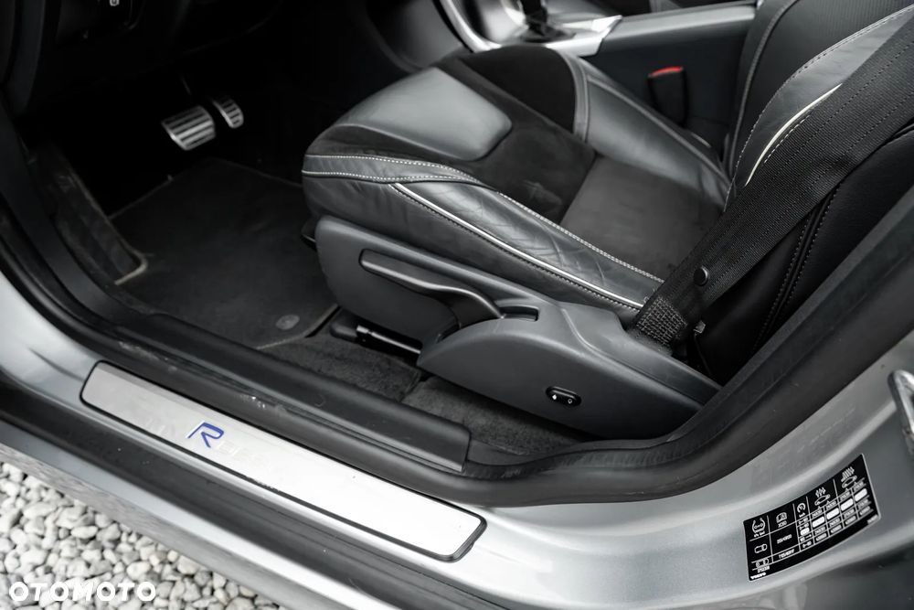 Volvo XC 60 T5 AWD R-Design Momentum EU6 - 21