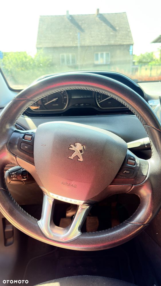 Peugeot 208 1.2 PureTech GPF Signature S&S - 8