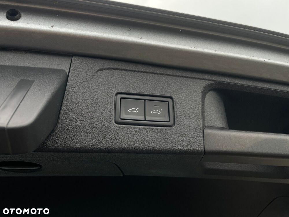 Volkswagen Passat Variant 2.0 TDI EVO Elegance DSG - 16
