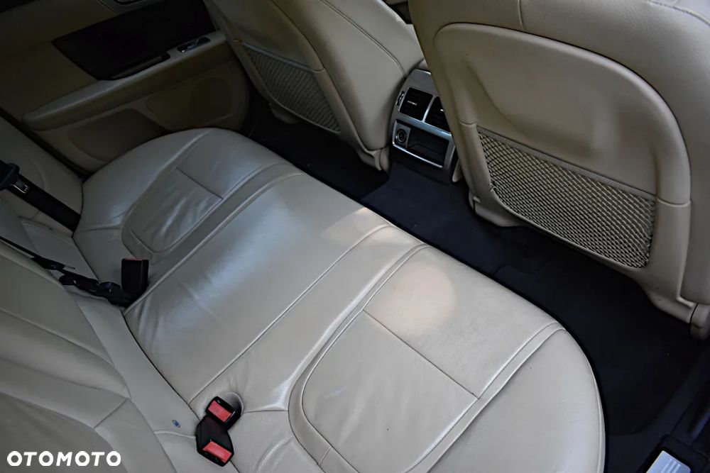 Jaguar XF 2.2 D Premium Luxury - 32