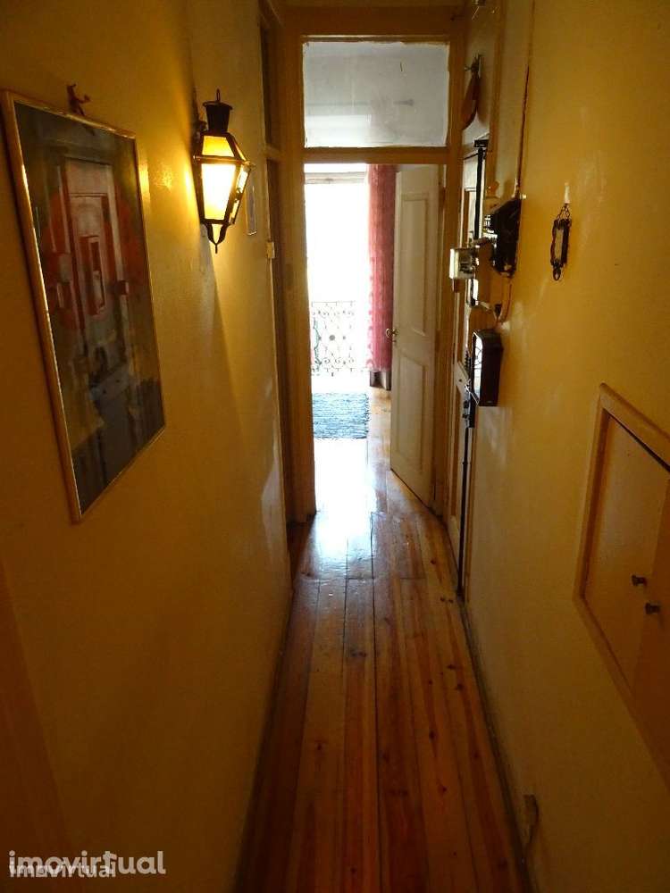 Vende apartamento de 4 assoalhadas no centro histórico de Lisboa - Grande imagem: 3/9