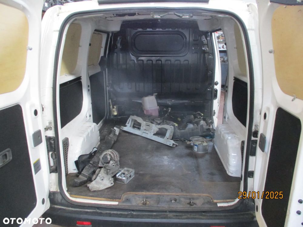 Nissan NV200 - 34