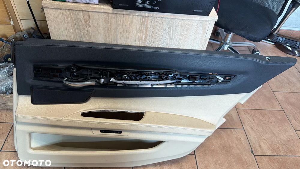 BMW F02 TAPICERKA DRZWI PRAWY TYŁ - 1