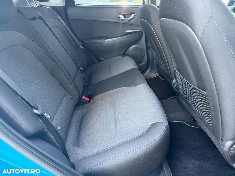 Hyundai KONA Select - 13