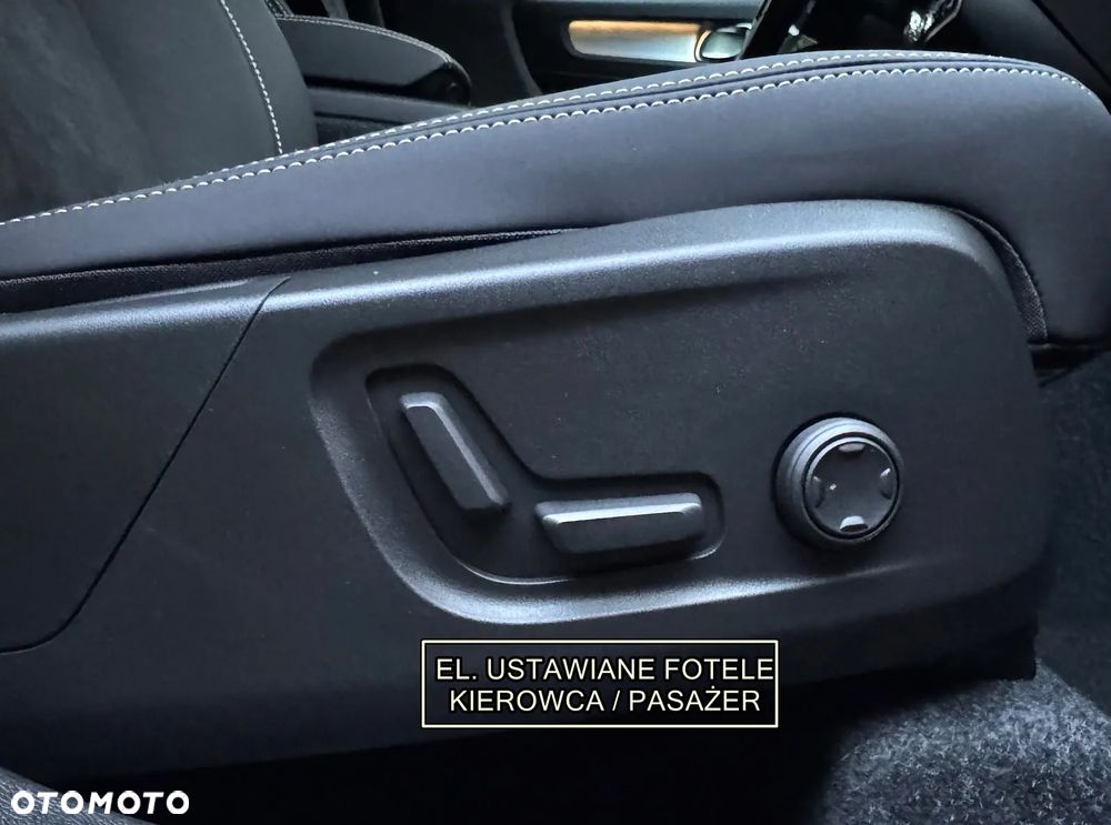 Volvo XC 40 B3 B DKG Plus Black Edition - 21