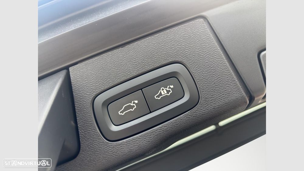 Volvo XC 60 2.0 T6 PHEV Core AWD — fotografia 16