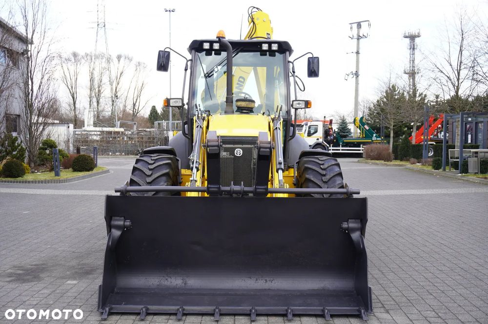 New Holland B115B / 4600 MTH! / 2021 - 9