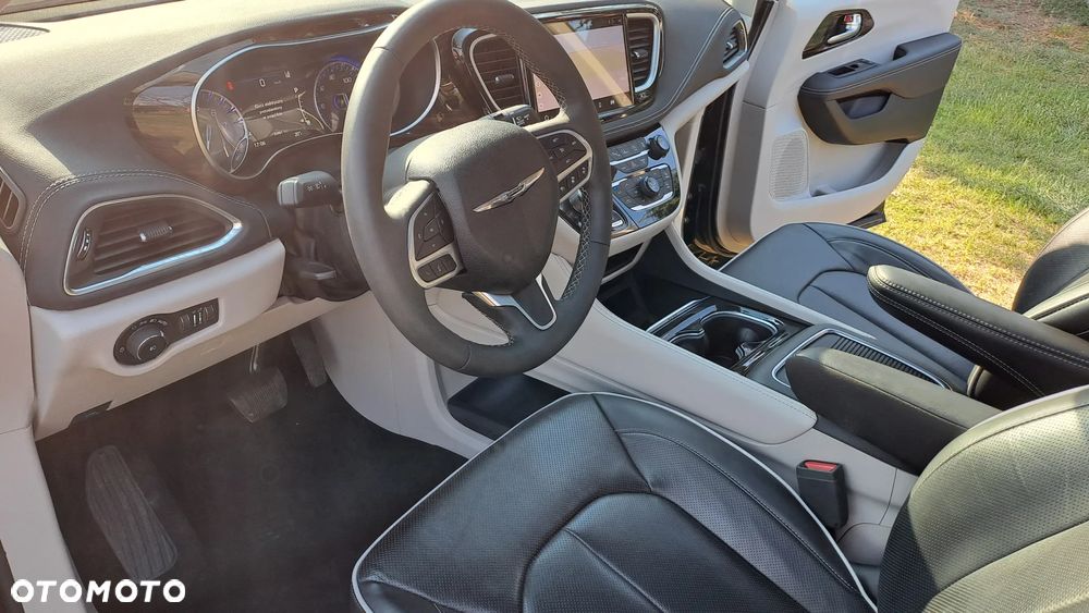 Chrysler Pacifica - 13
