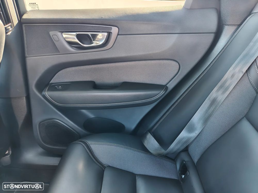 Volvo XC 60 2.0 T6 PHEV R-Design AWD - 10