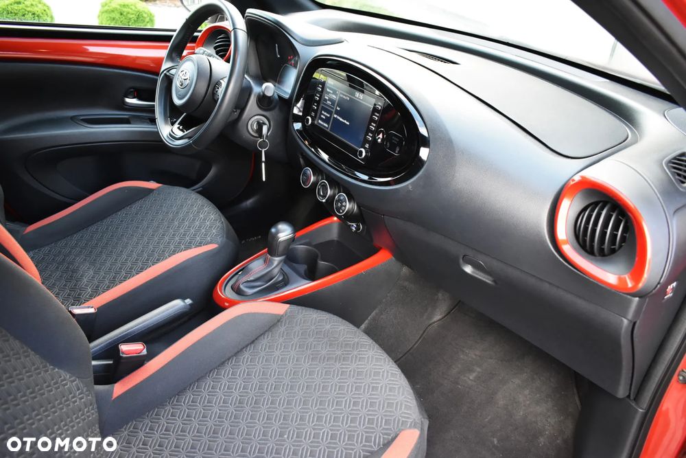 Toyota Aygo x.shift x-play connect - 11
