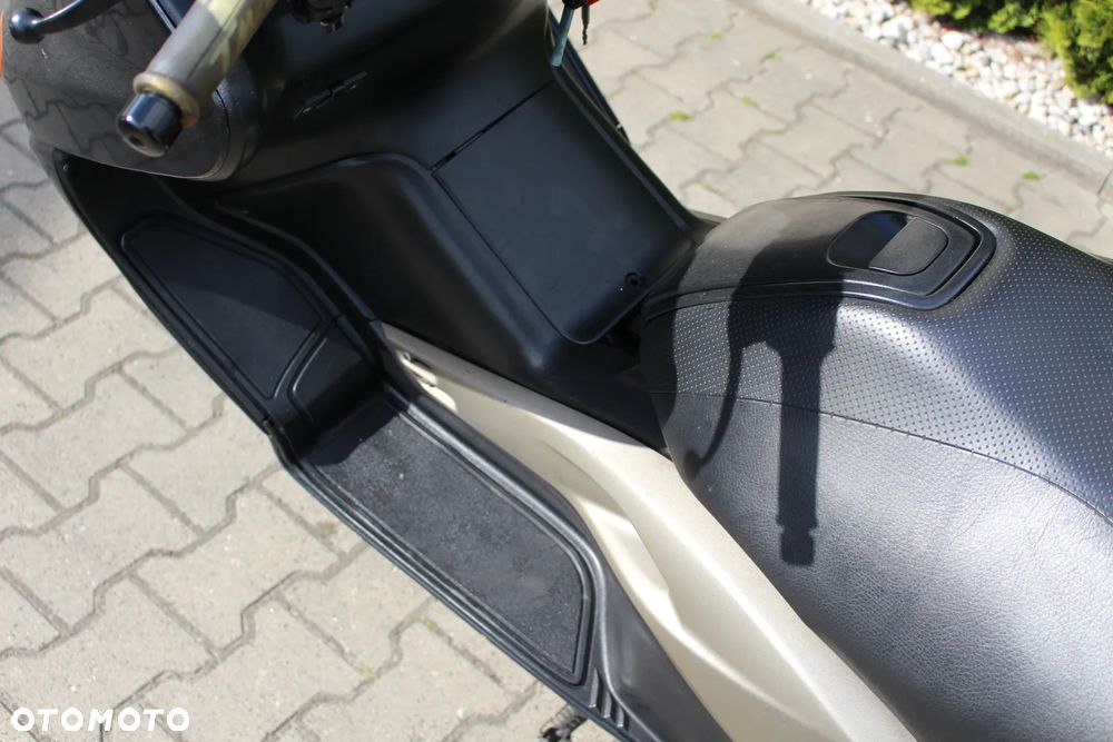 Yamaha Tmax - 24