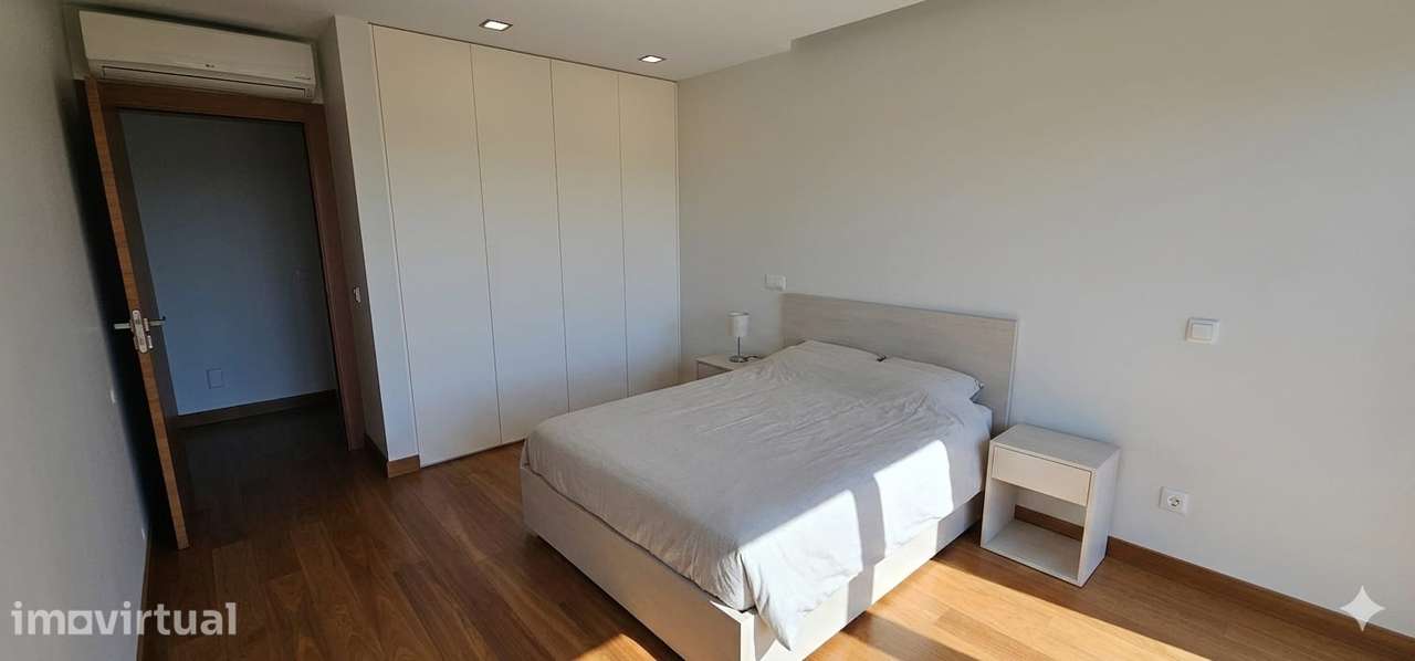 T3 moderno com 3 casas de banho e garagem - Grande imagem: 2/7