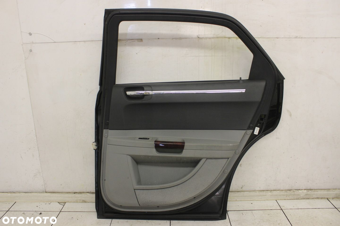 DRZWI PRAWE PRAWY TYŁ CHRYSLER 300C KOMBI 04- AXR - 12