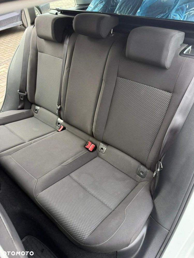 Volkswagen Golf - 8