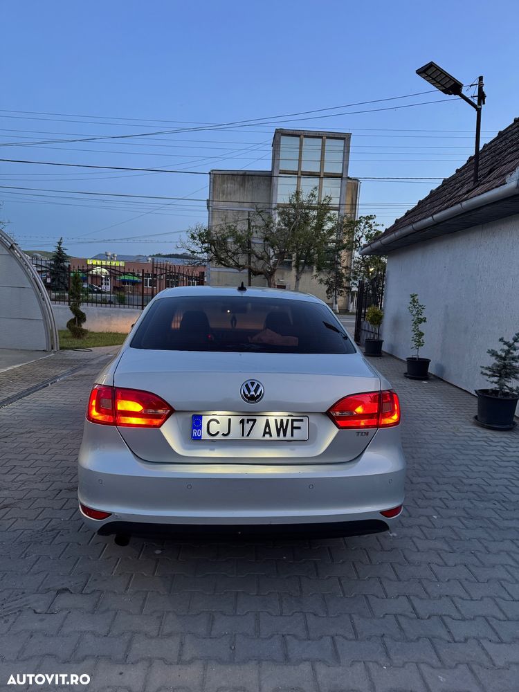 Volkswagen Jetta 1.6 TDI DPF Comfortline DSG - 5