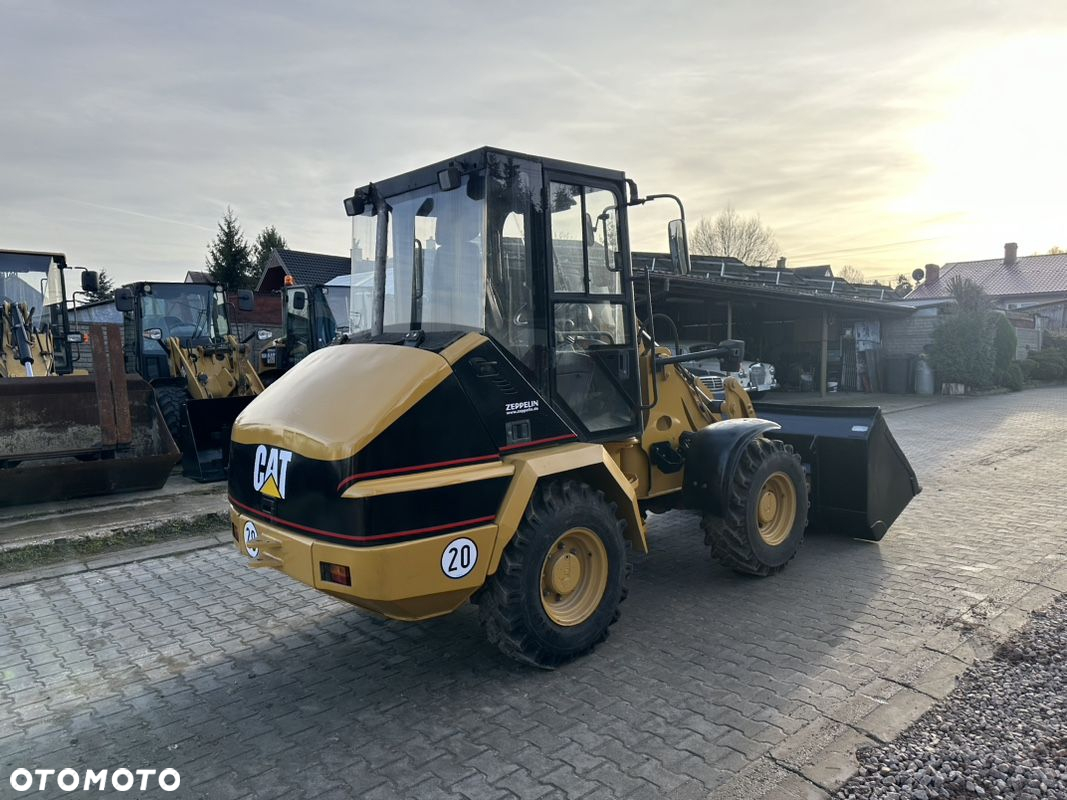 Caterpillar CAT 902 - 5
