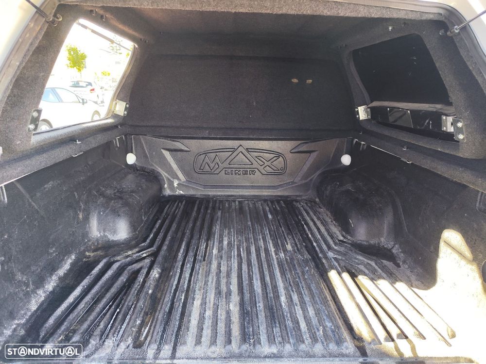 Toyota Hilux 2.4 D-4D 4WD CD CM - 16
