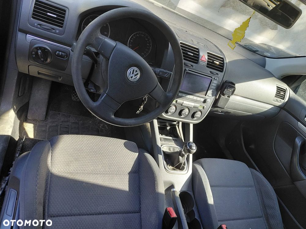 Na części: Volkswagen Golf  Rok 2009 Pojemność 1896 Moc 77 kw Diesel - 2