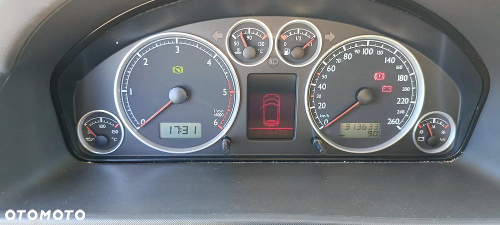 Volkswagen Sharan 1.9 TDI Comfortline Tiptr - 19