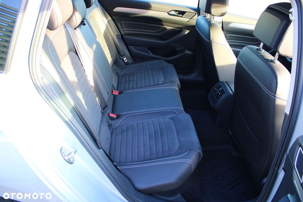 Volkswagen Passat Variant 2.0 TDI SCR Elegance DSG - 19