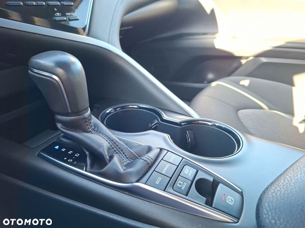 Toyota Camry 2.5 Hybrid Comfort CVT - 26
