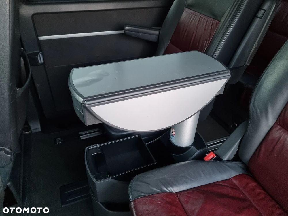 Volkswagen Multivan - 24