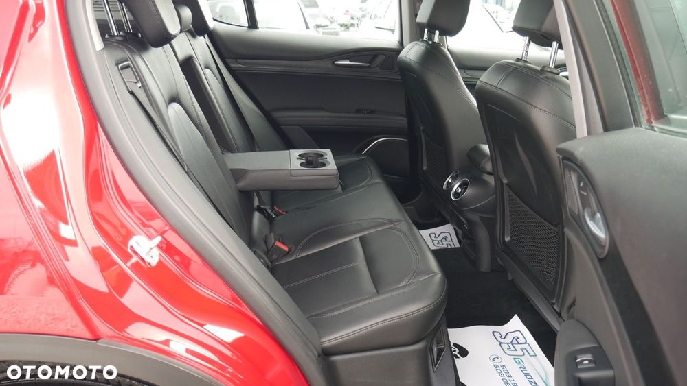 Alfa Romeo Stelvio - 18